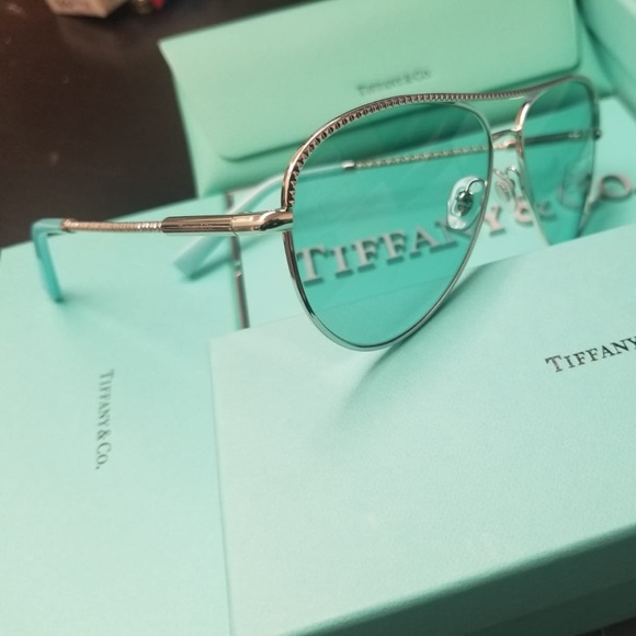 Tiffany&Co. Diamond Point Aviators 2019 Collection - Picture 5 of 8